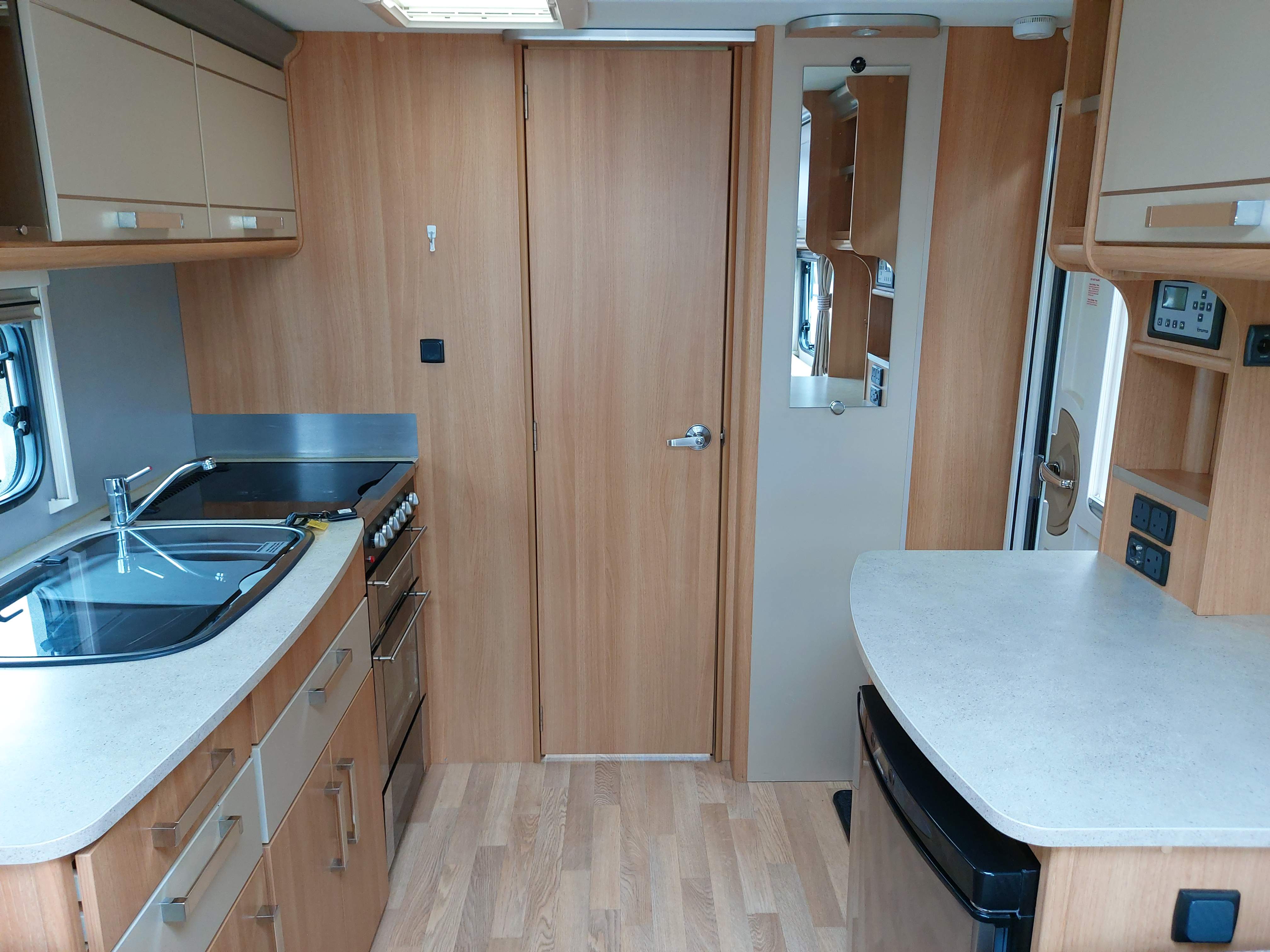2012 Coachman VIP 460-2 Berth End Washroom Caravan, Motor Mover, Solar Panels