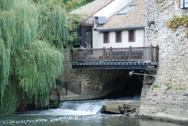 Le Vieux Moulin – produces its own energy with a submerged hydroelectric turbine installed in 1982.
