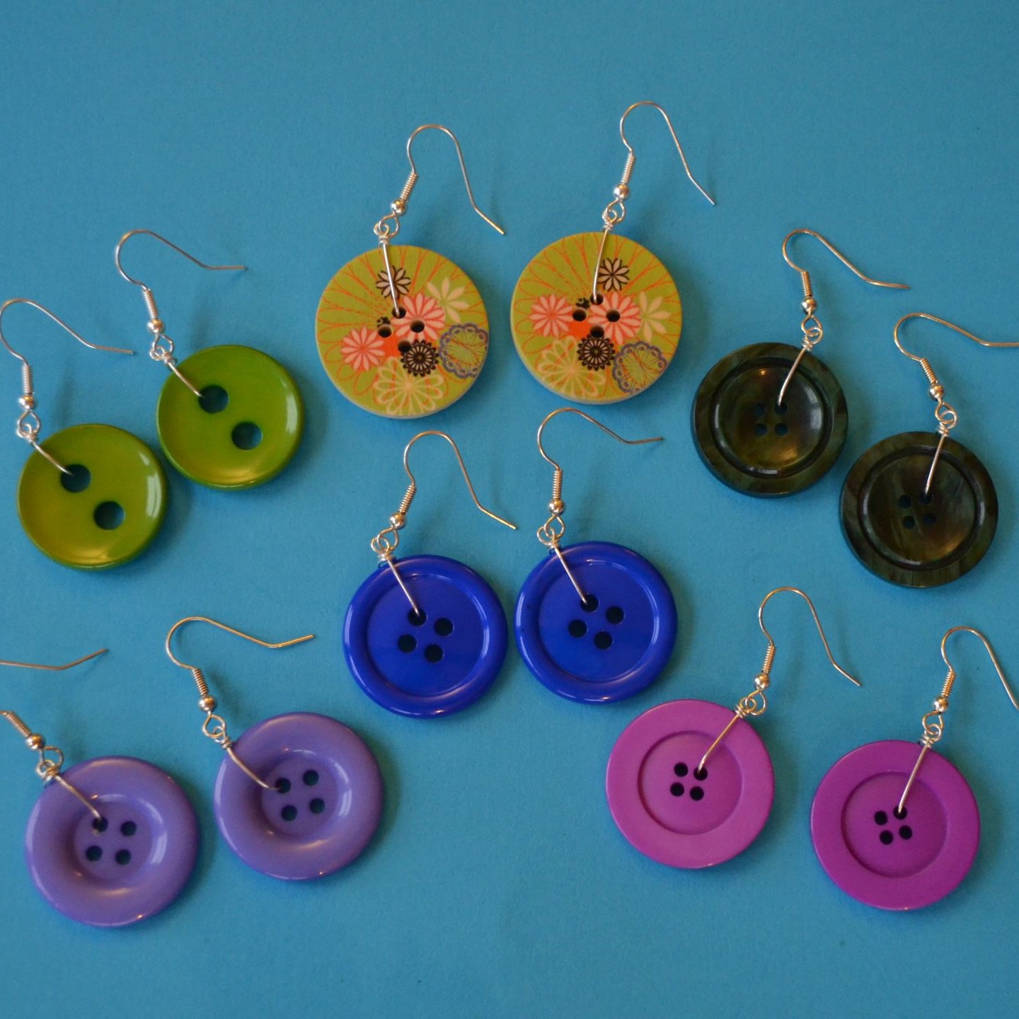 Colourful button earrings 