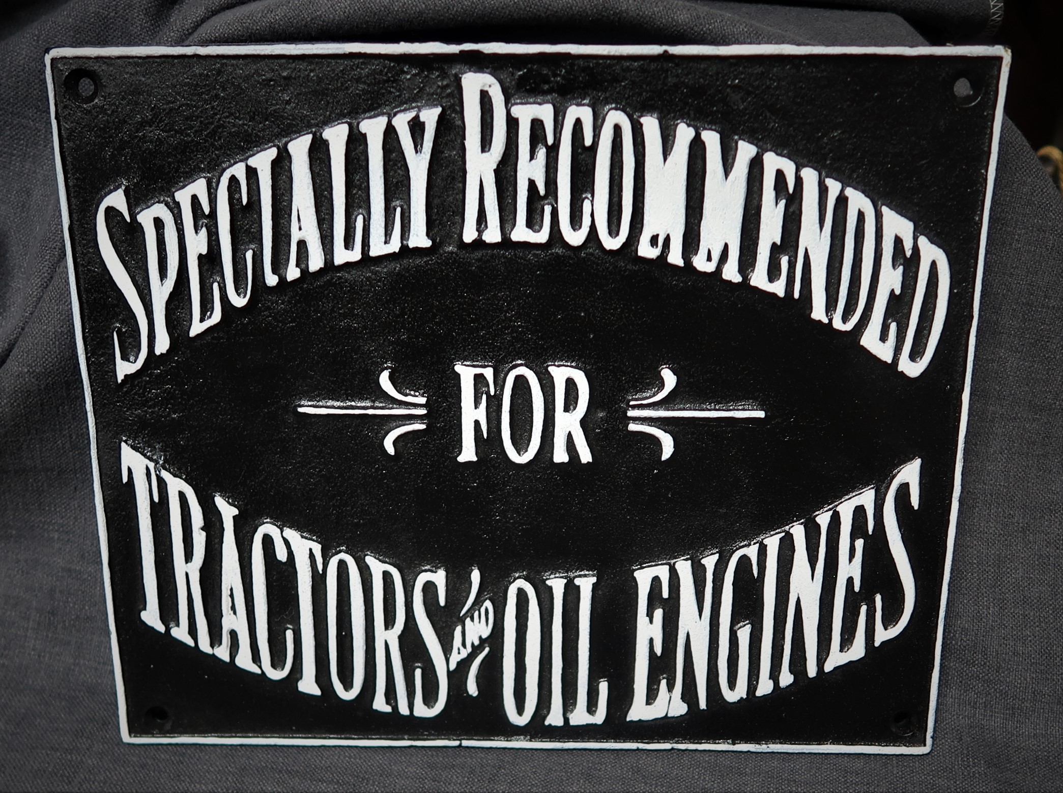 Tractor oil sign in cast iron.