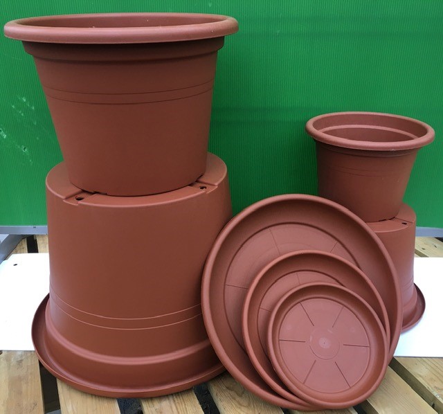Plastic Pots & Saucers