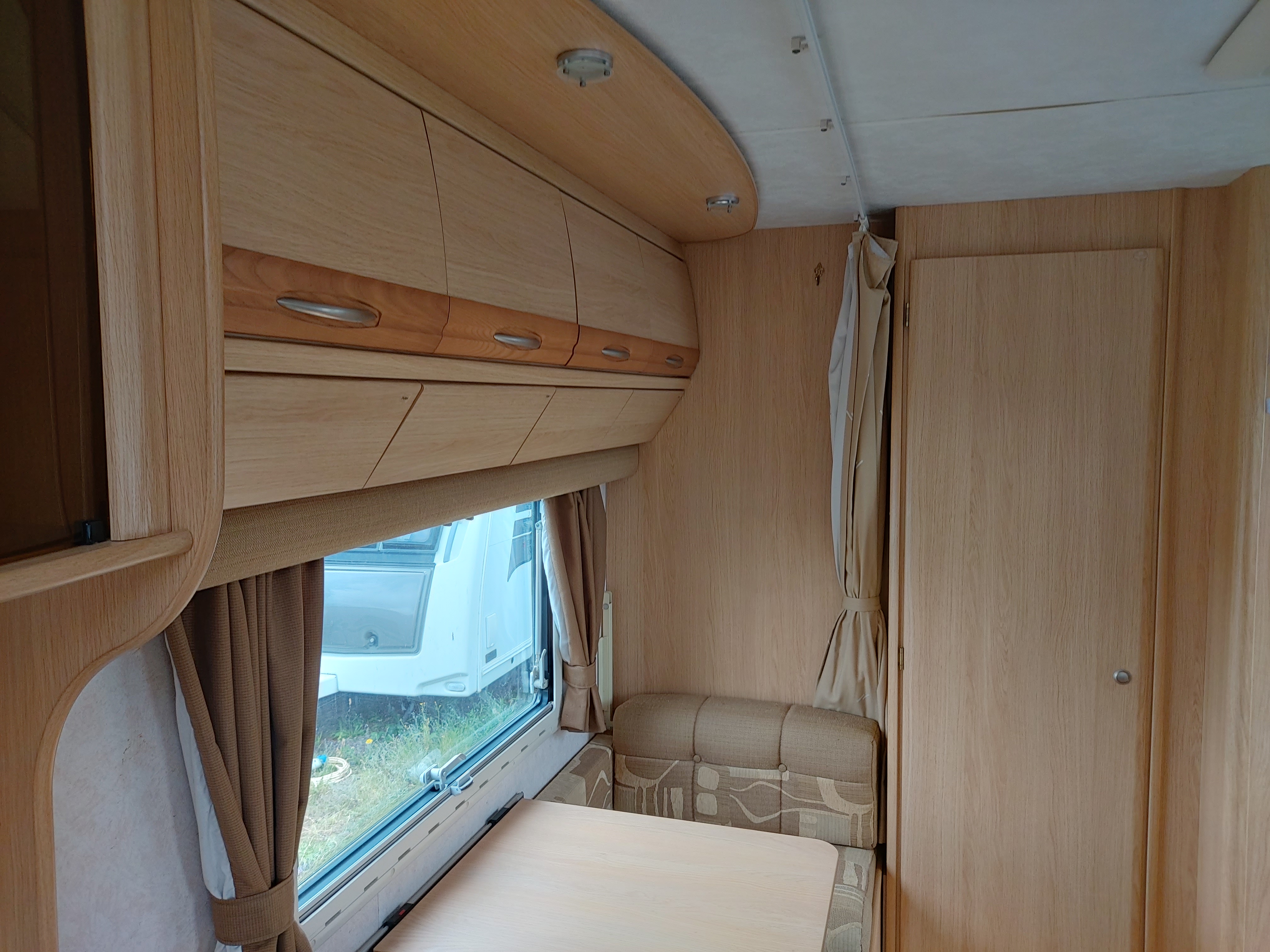 2008 Coachman Pastiche 520 4 Berth Side Dinette End Washroom Caravan