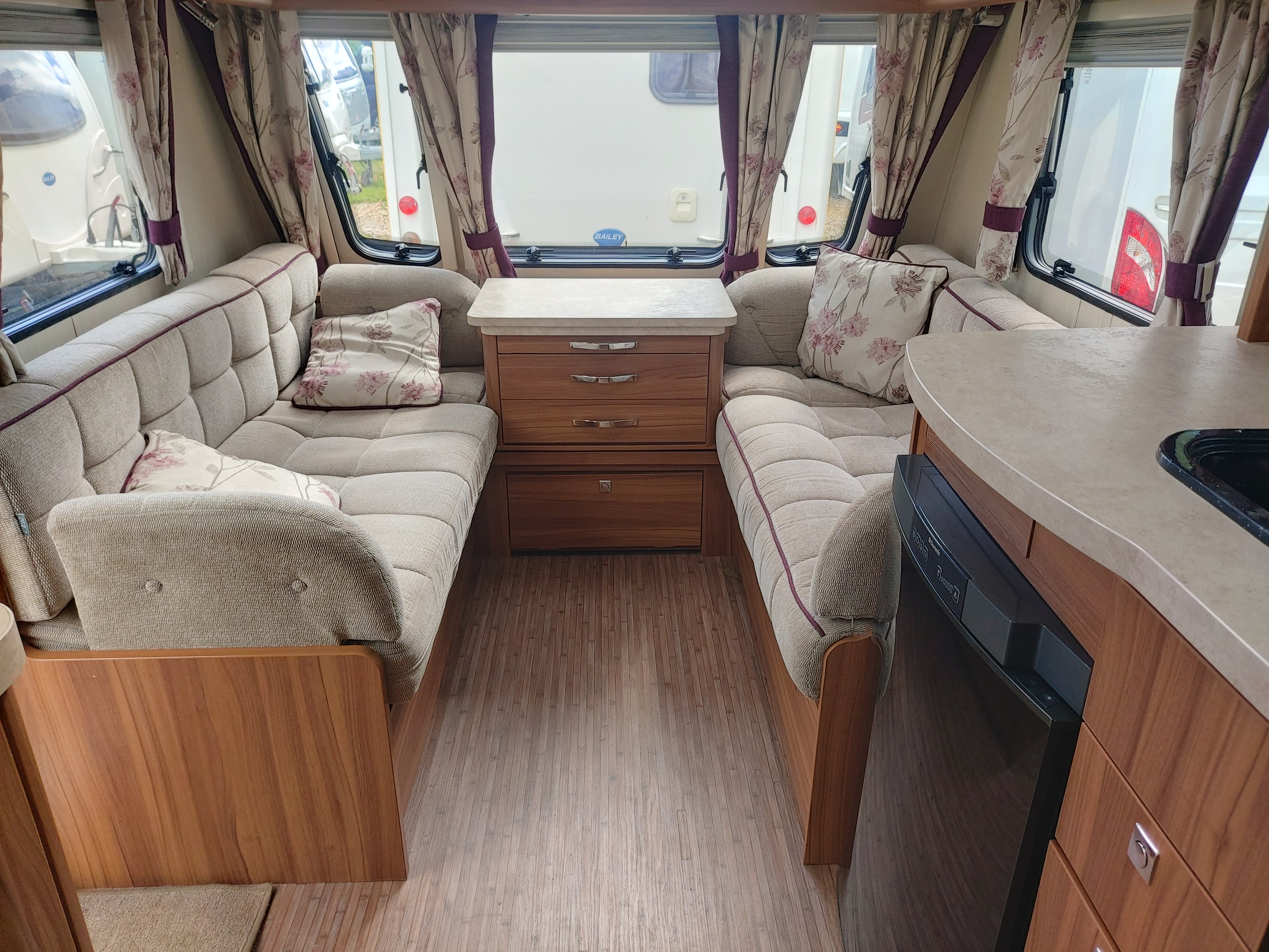 2015 Elddis Affinity 550 Transverse Island Bed Caravan, Motor Mover