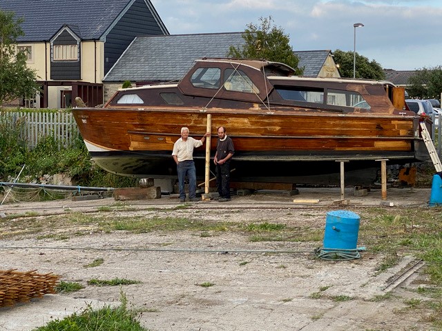 The escape boat has just arrived at the yard