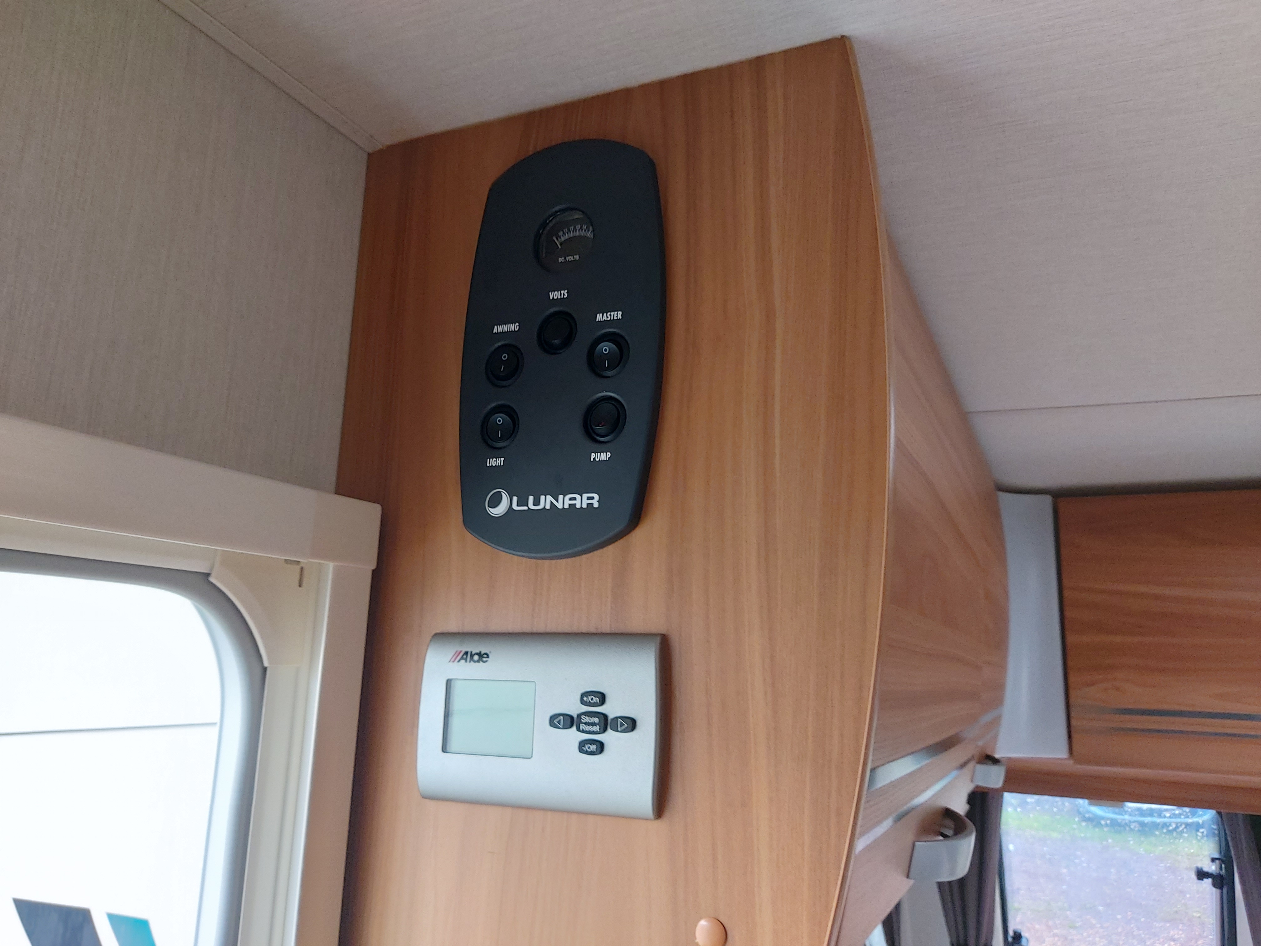 2013 Lunar Lexon 530 4 Berth Fixed Berth Caravan Motor Mover