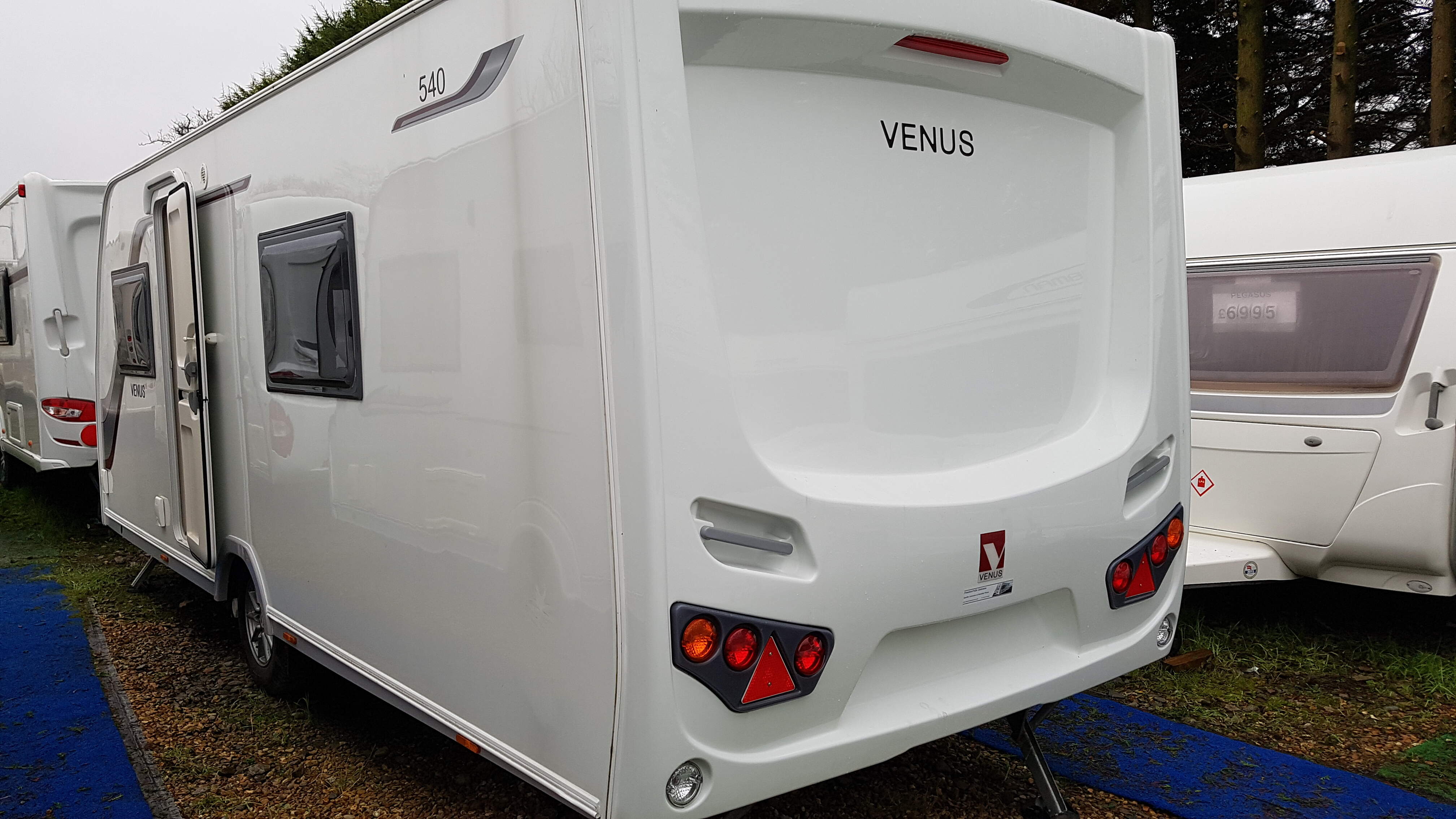 NOW SOLD 2016 Lunar Venus 540 4 Berth Fixed Bed End Washroom Caravan with Motor Mover