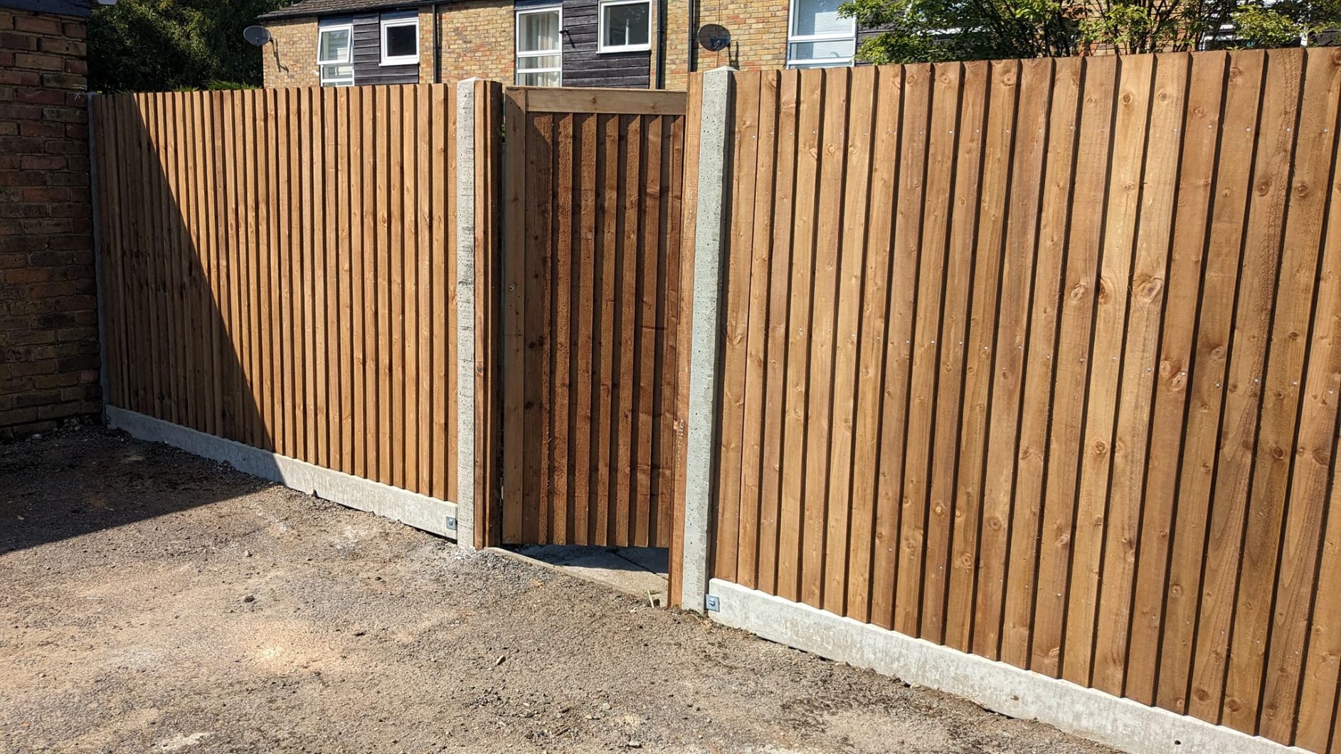 What Fence Should You Choose for Your Back Fence?