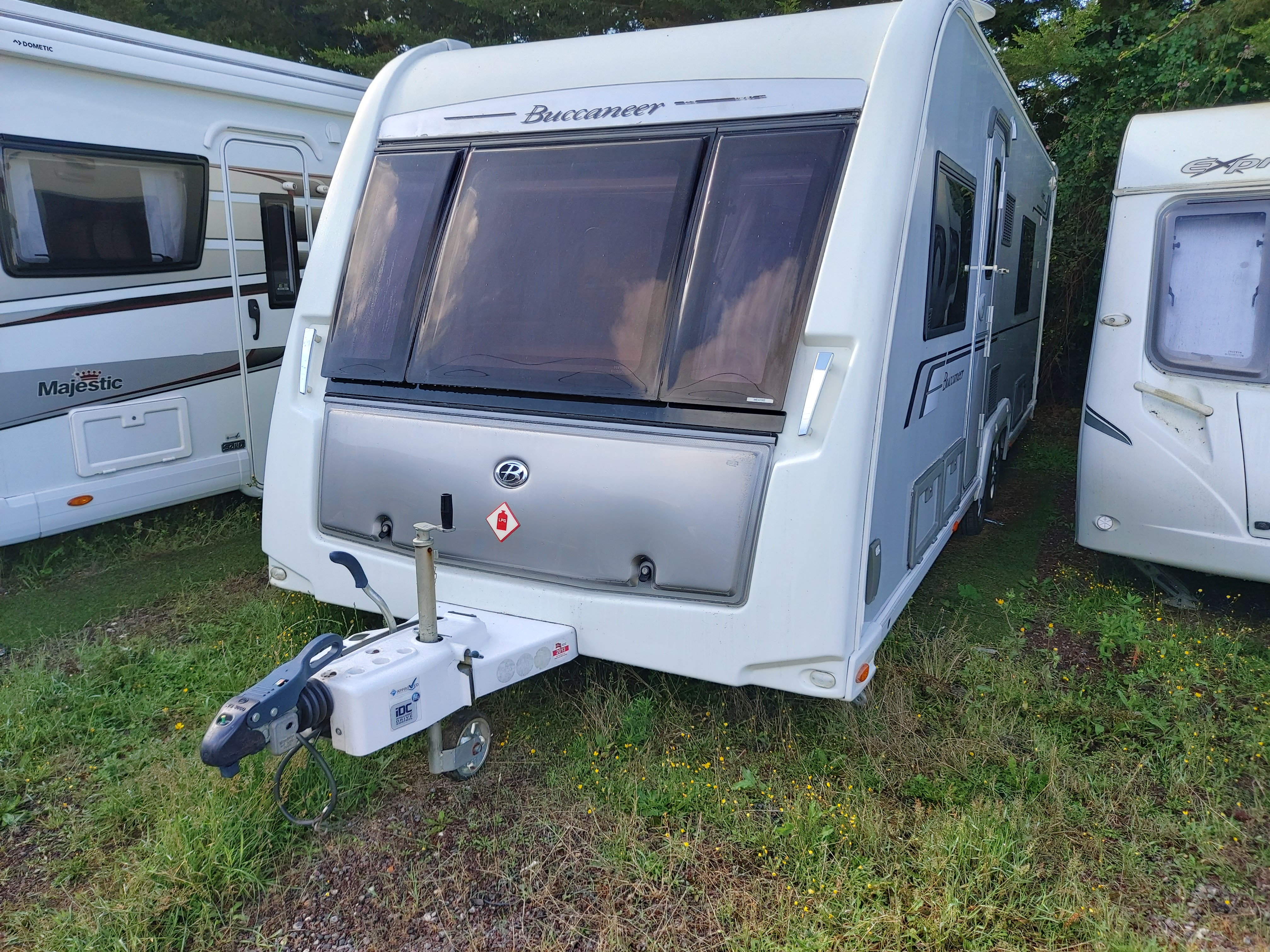 2012 Buccaneer Clipper Twin Axle Fixed Single Beds End Washroom Caravan