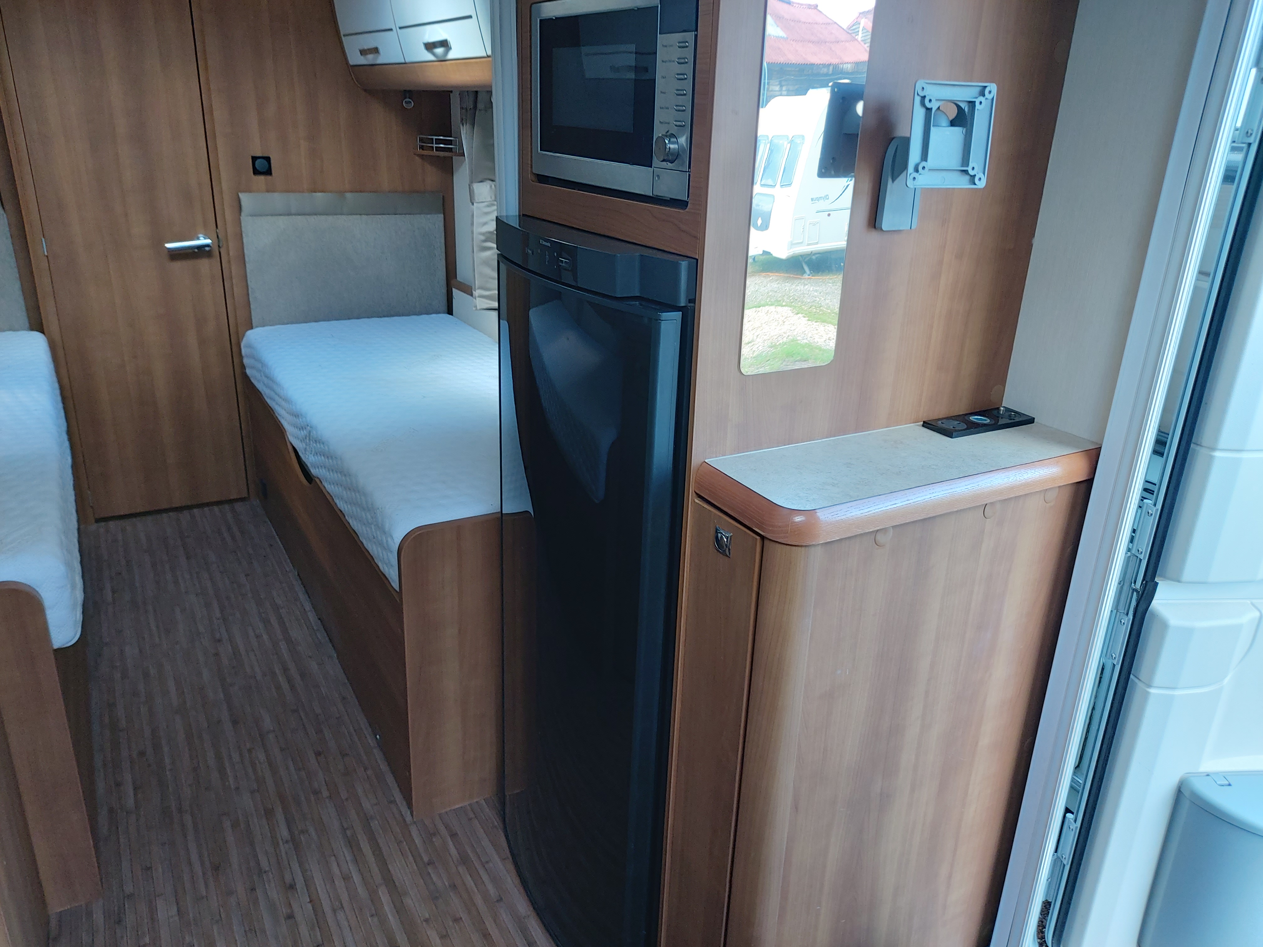 2012 Buccaneer Clipper Twin Axle Fixed Single Beds End Washroom Caravan