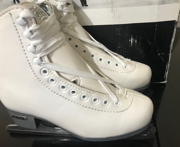 SFR Sovereign Ice Skates with clear Bag UK Size 3 was 50 now 25.00