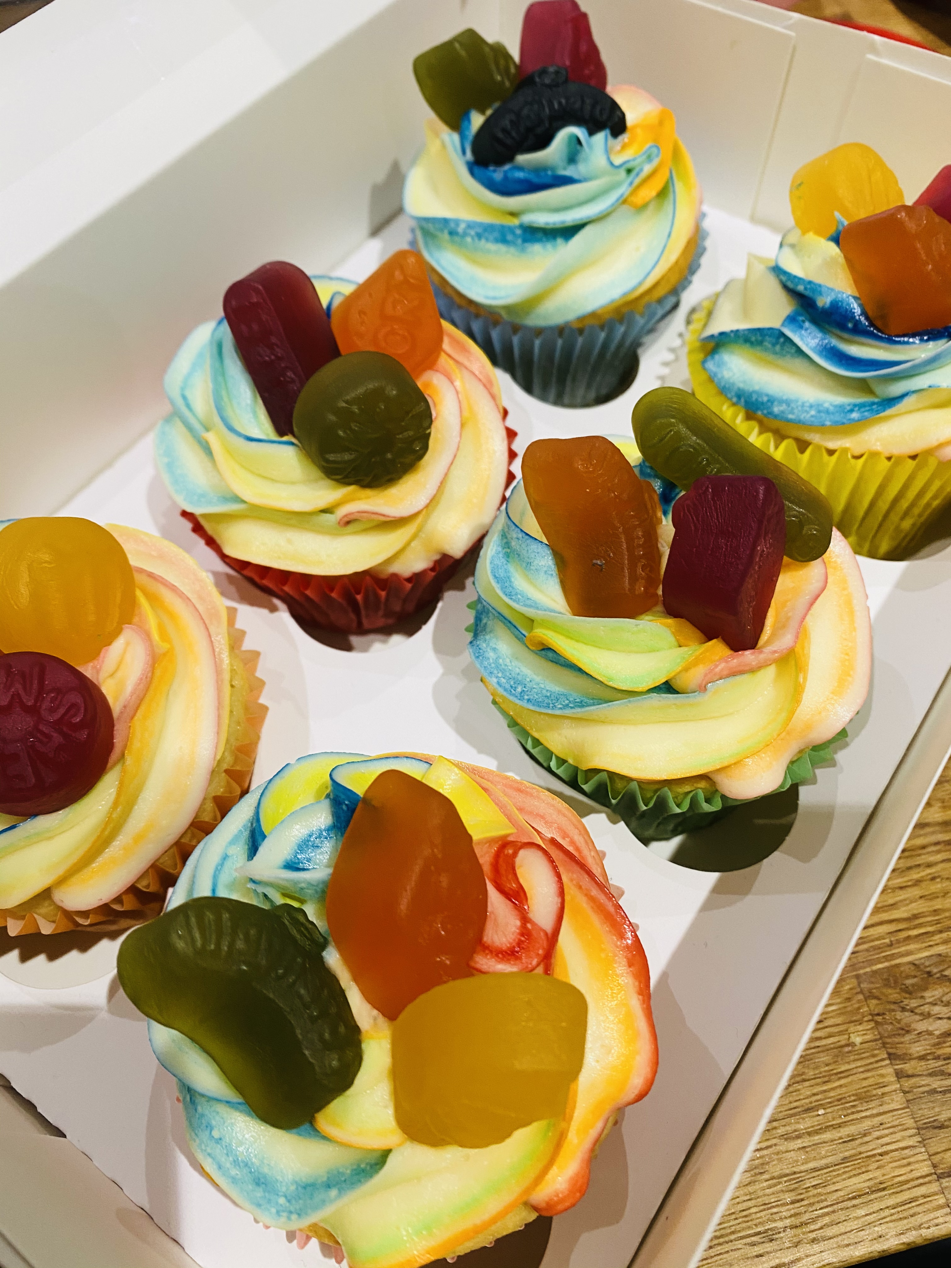 6x Wine Gum Cupcakes