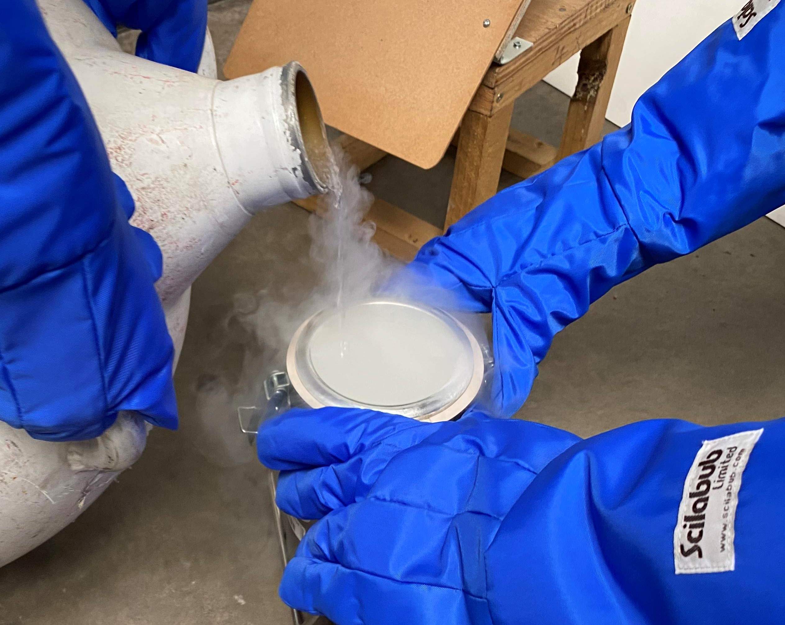 Liquid Nitrogen Tests / Product Development Using Scilabub Frosters Cryogenic Gloves