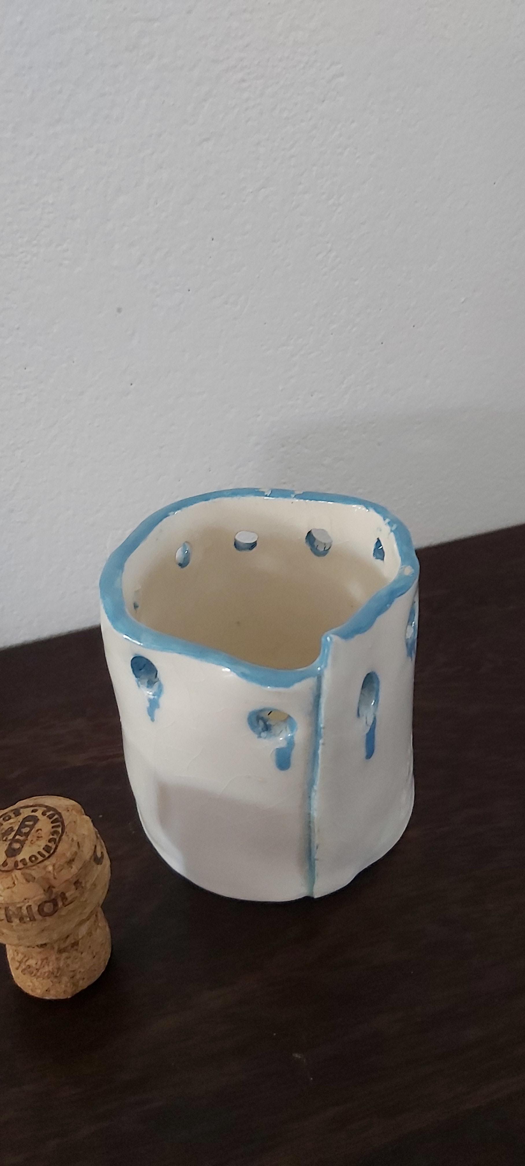 Porcelain pen holder pot