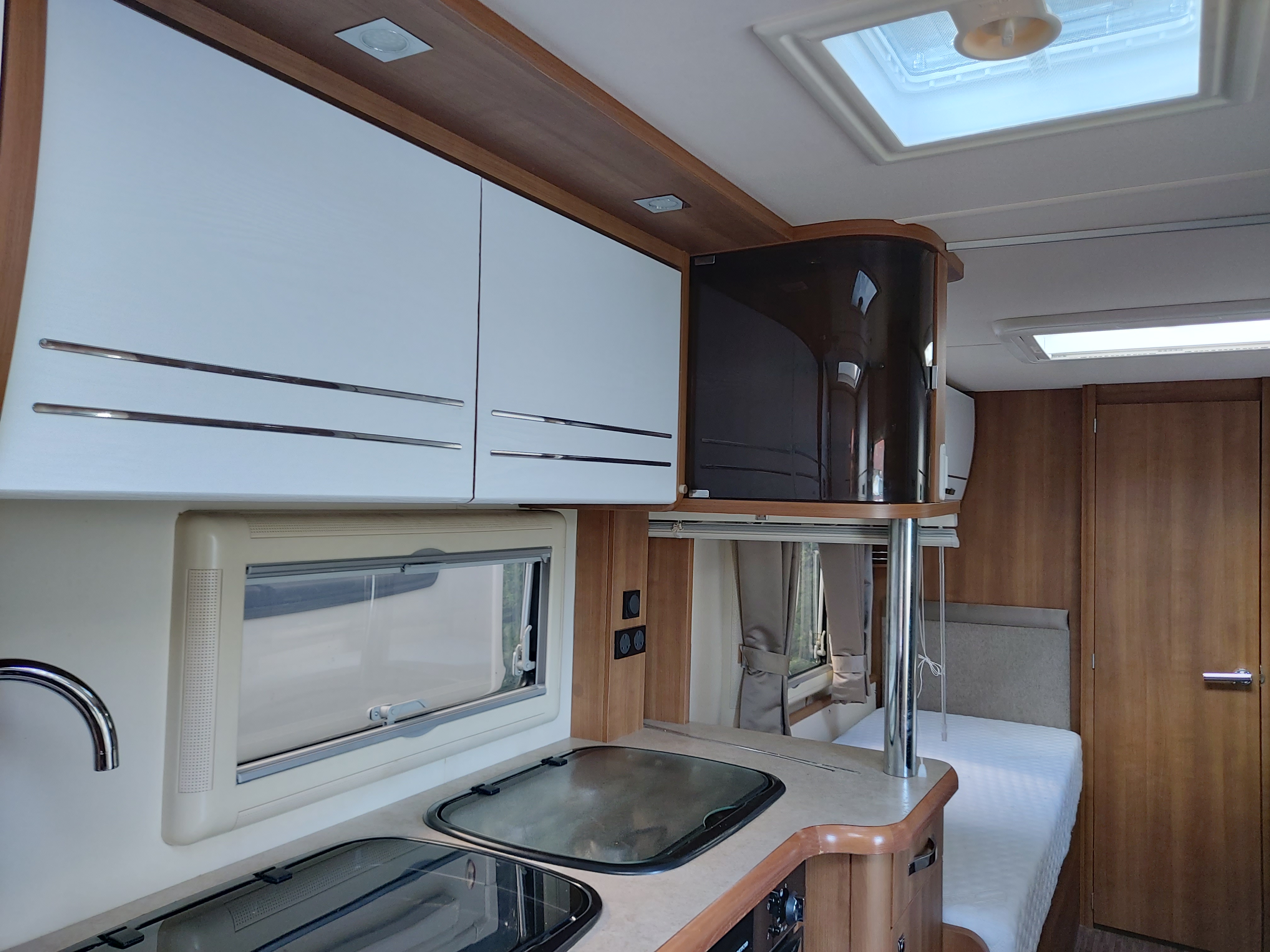 2012 Buccaneer Clipper Twin Axle Fixed Single Beds End Washroom Caravan