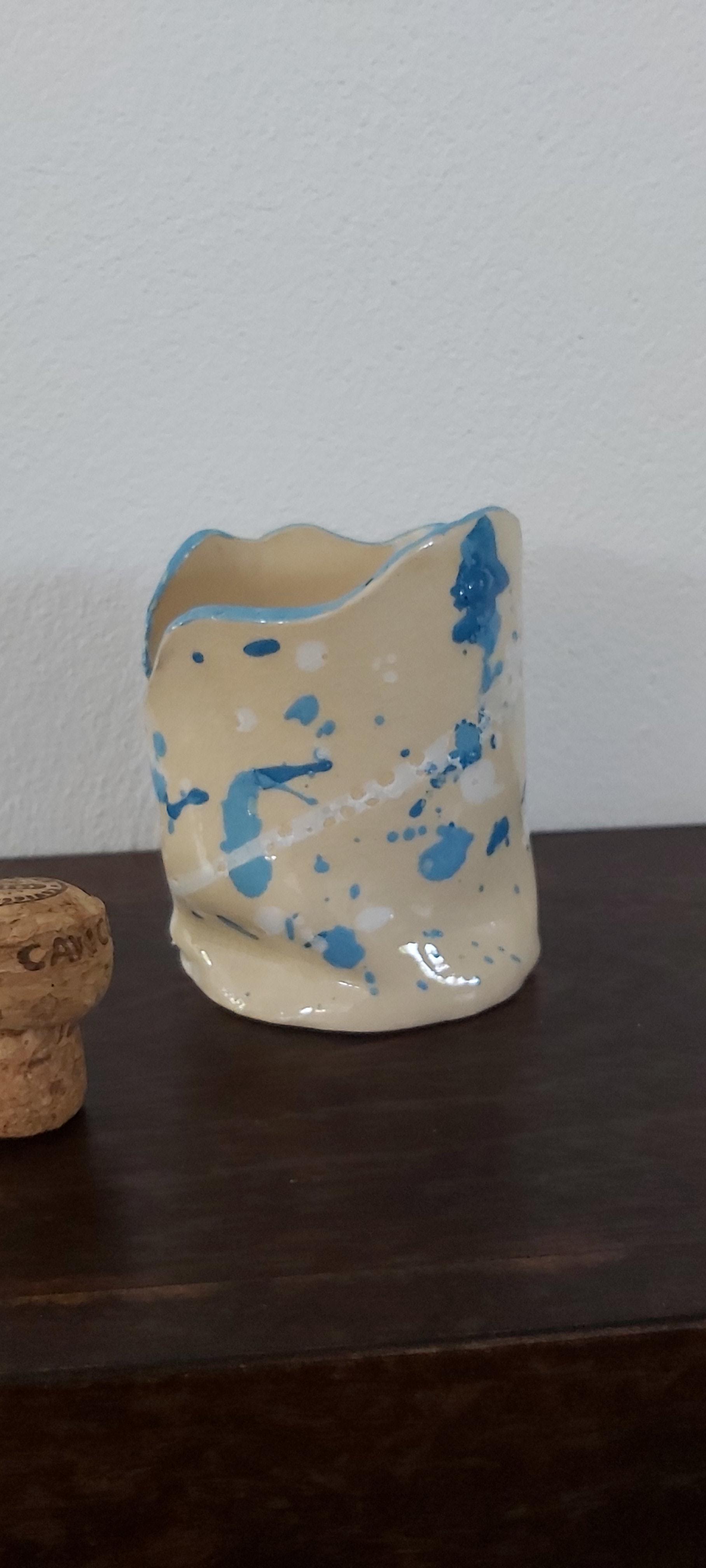 Earthenware pen holder