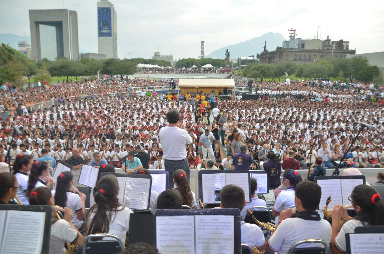 10000 recorders (Diez Mil Flautas) project show aprox. 4000 players at Festival Internacional Santa
