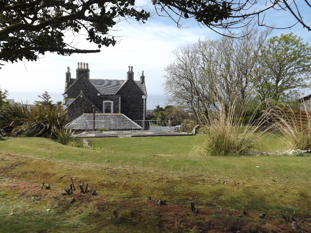 Braefield House Portpatrick self catering holiday accommodation - The grounds at Braefield House, Portpatrick