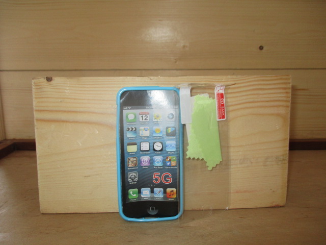 IPHONE 5c Gel phone case and screen protector in light blue