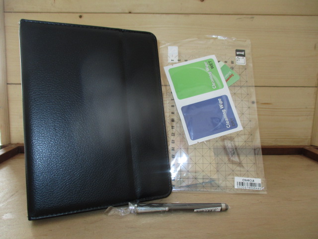 Universal 7-8 inch tablet essentials pack from CPW