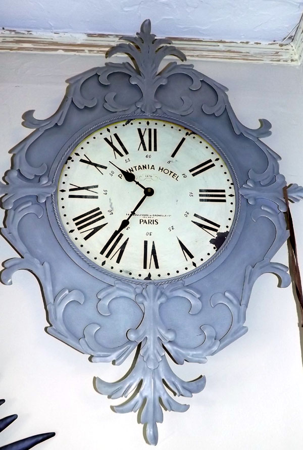 Metal Fleur De lys clock