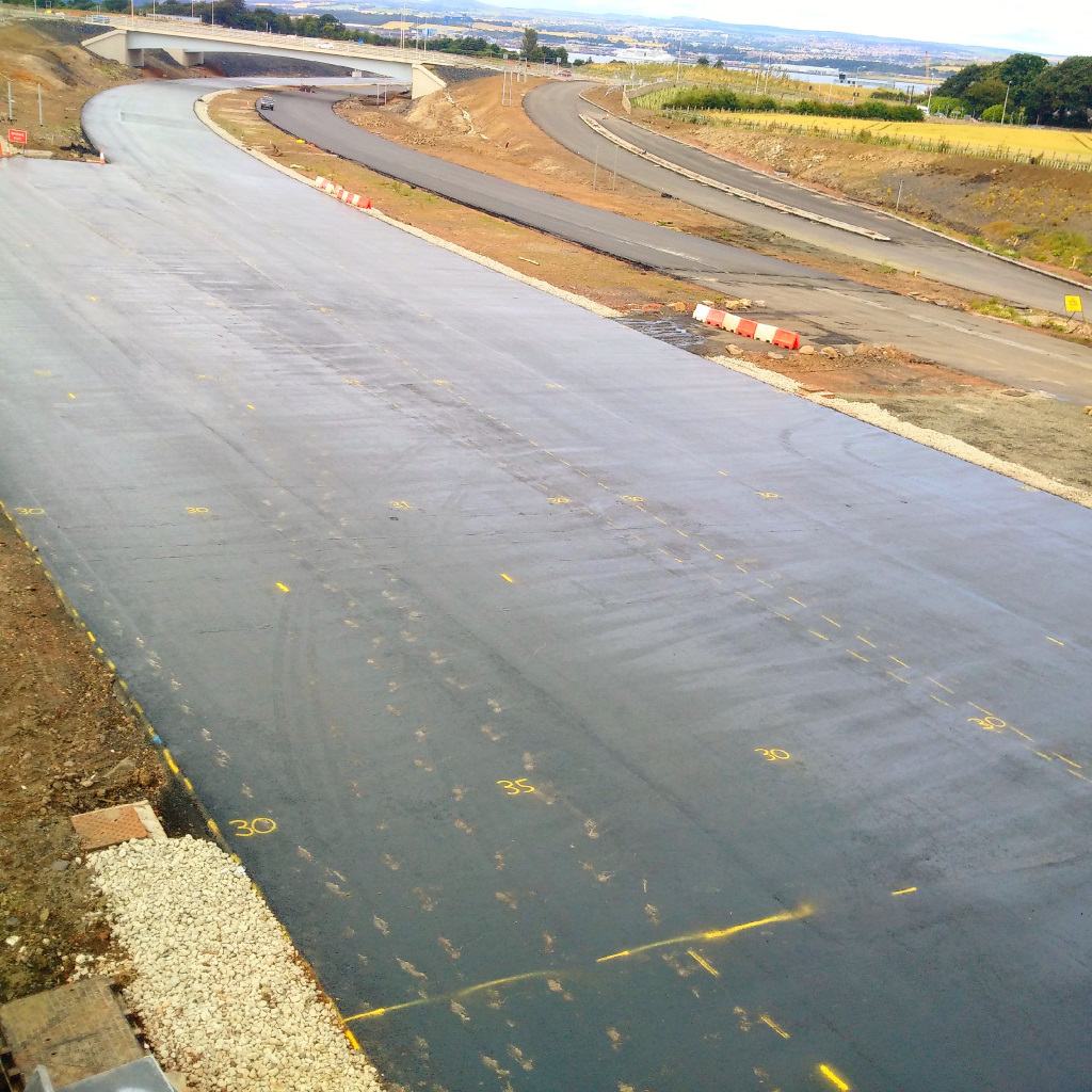 Forth Crossing Southern Motorway Approach - drive lines and blockups set out for the surface course
