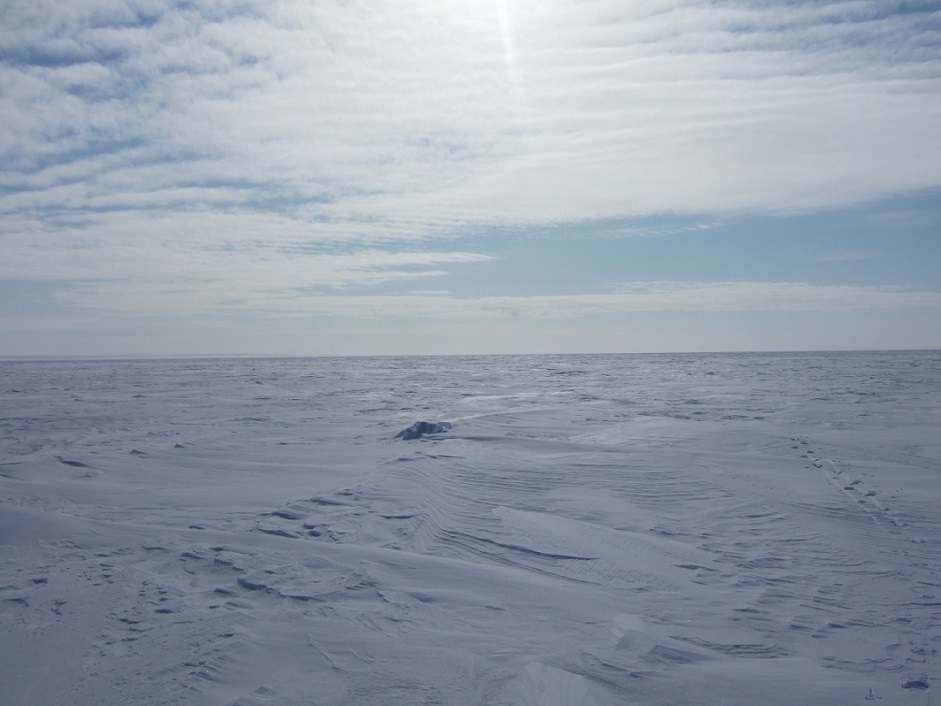 Scenery is gorgeous today seeing right to the horizon as we travel towards the Magnetic North Pole