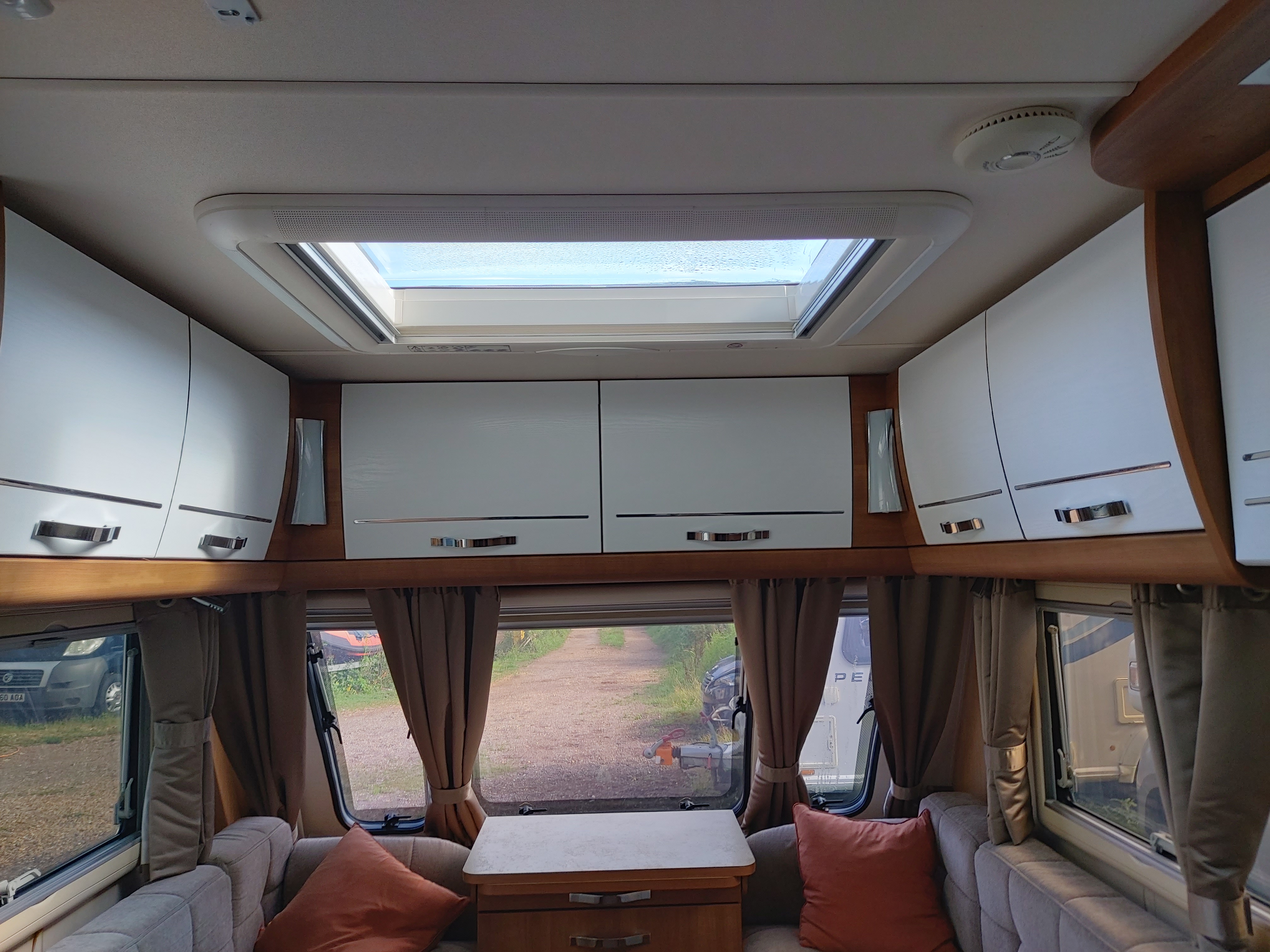 2012 Buccaneer Clipper Twin Axle Fixed Single Beds End Washroom Caravan